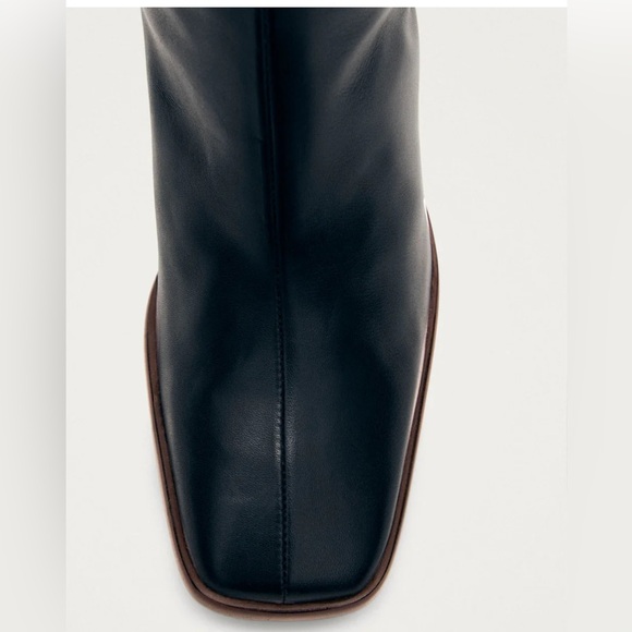 NWT, Alohas EAST BLACK LEATHER BOOTS Size 39. Never worn. - Picture 5 of 5